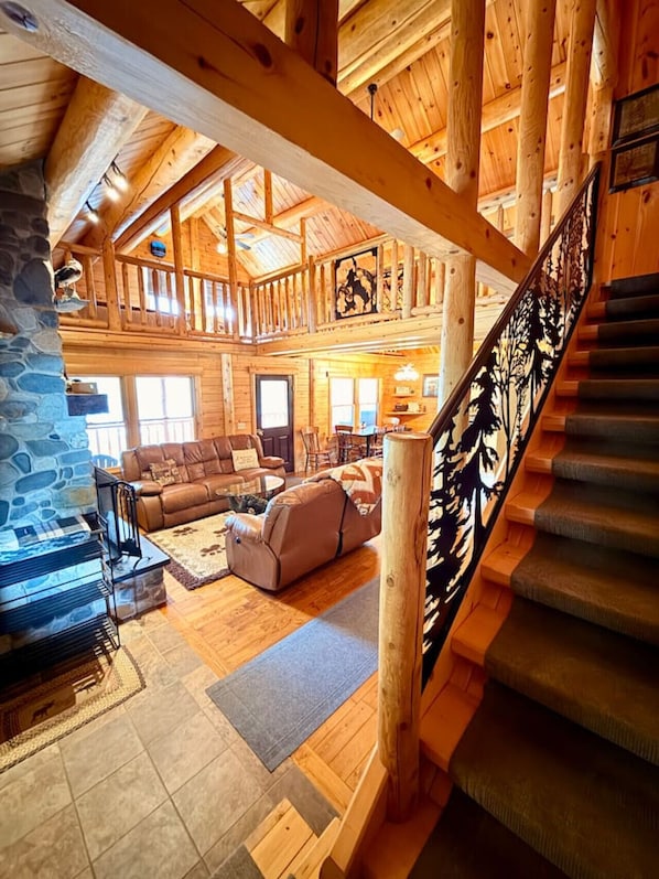 TV, fireplace