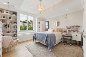 5 bedrooms, WiFi, bed sheets