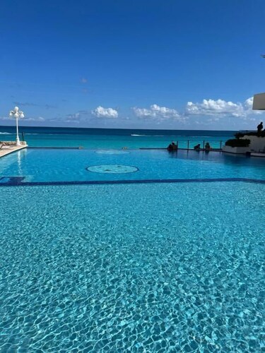 OCEAN FRONT APARTMENT CANCUN