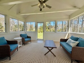 Smart TV, fireplace, ping pong, books - New 3 bdrm/3b near Jackknife Beach/Wequassett/Gameroom (Chatham)