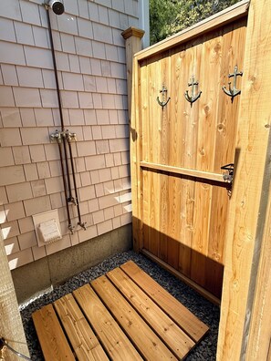 Property grounds - New 3 bdrm/3b near Jackknife Beach/Wequassett/Gameroom (Chatham)