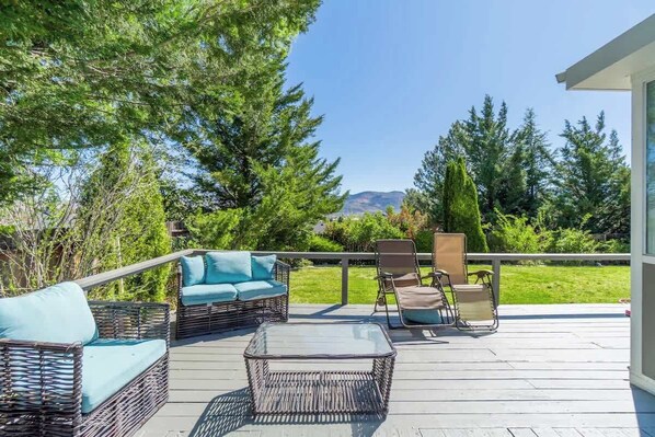 Terrace/patio - Modern Getaway for 11- Hot Tub, Games, Gym (Reno)