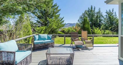 Modern Getaway for 11- Hot Tub, Games, Gym