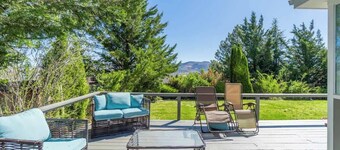 Modern Getaway for 11- Hot Tub, Games, Gym