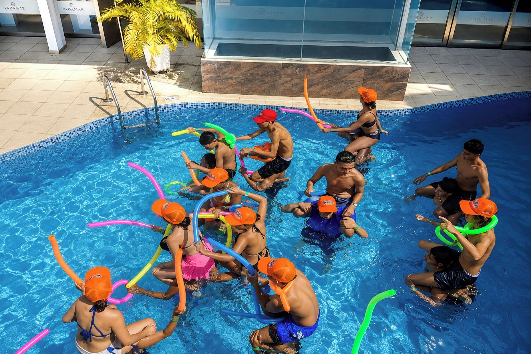 2 kolam renang outdoor