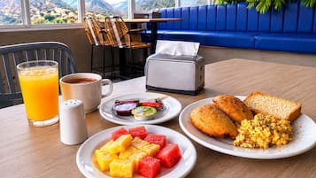 Desayuno de cocina local incluido todos los días