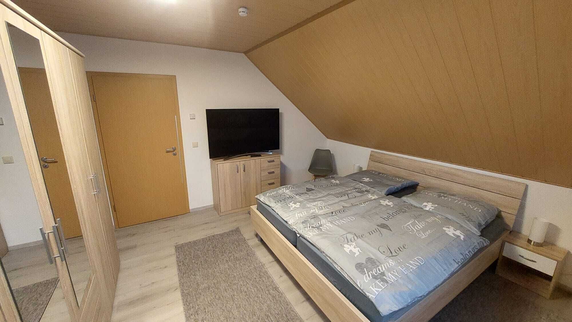 2 Schlafzimmer, Reisekinderbett, kostenloses WLAN, Bettwäsche