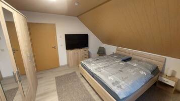 2 Schlafzimmer, Reisekinderbett, kostenloses WLAN, BettwÀsche