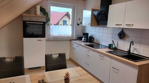 Kühlschrank, Ofen, Herdplatte, Geschirrspüler