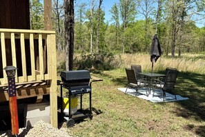 Outdoor dining - Robin’s Roost Cabin @ Current River/Jacks Fork River (Summersville)