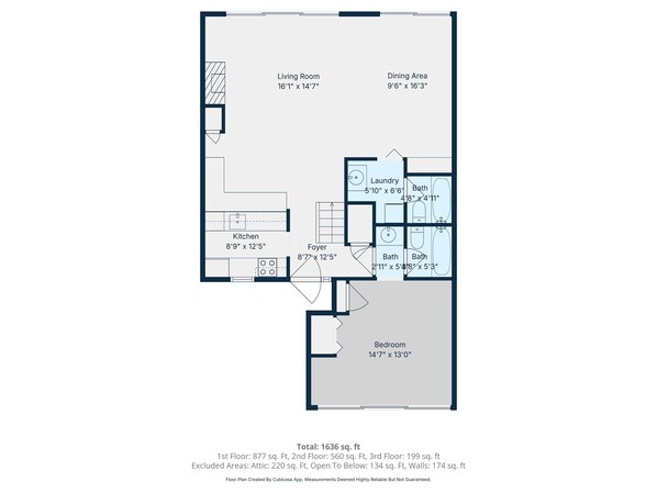 Ein Grundriss eines Hauses mit Wohnzimmer, Essbereich, Küche, zwei Badezimmern, einem Schlafzimmer und einer Diele.