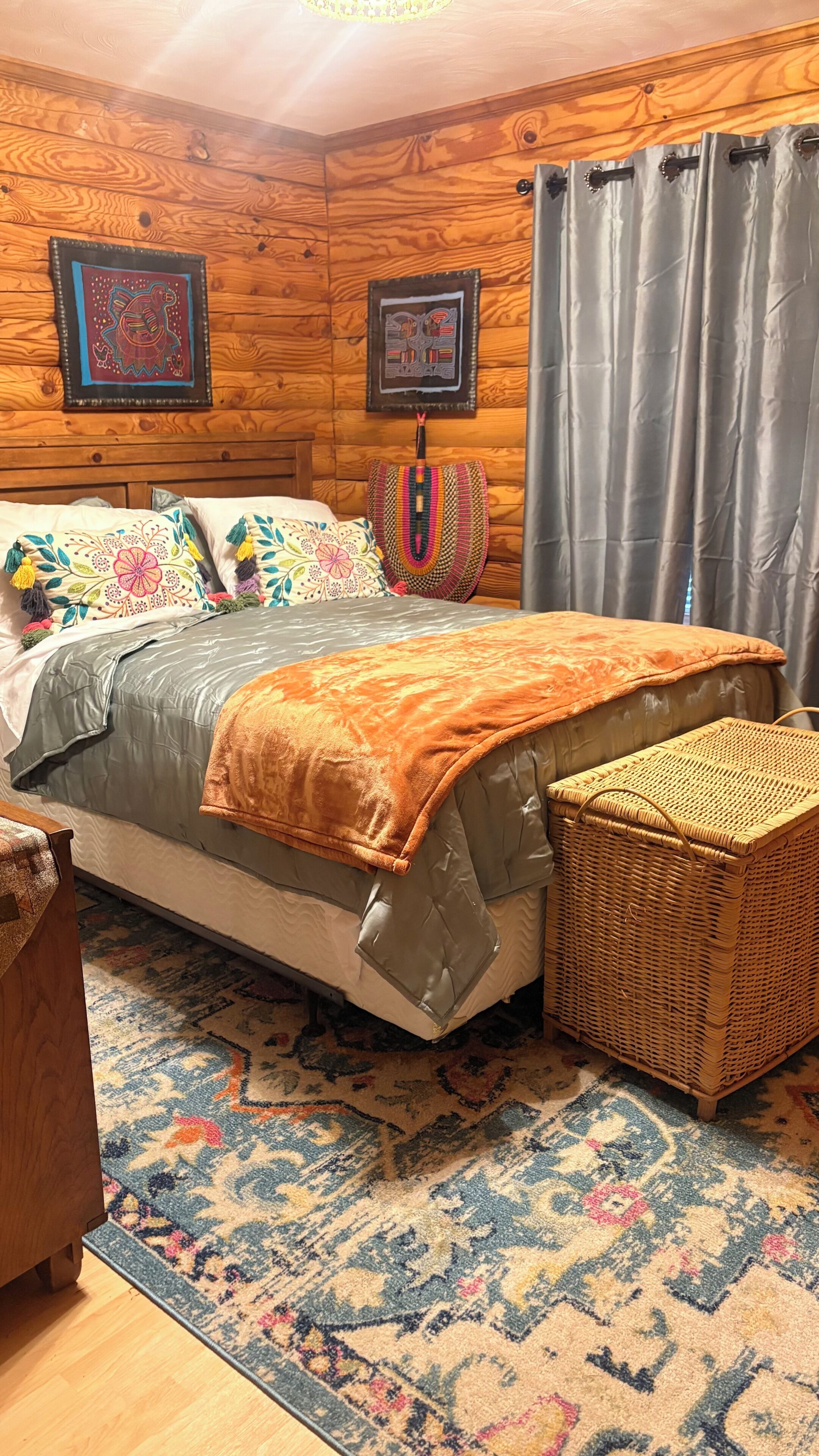 3 bedrooms, iron/ironing board, internet, bed sheets