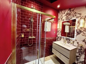 Dusche, Haartrockner, Shampoo