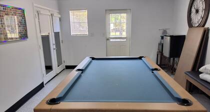 Cozy 1-bedroom cottage in amazing Ravenel with AC