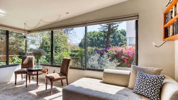 Casa Confort, 3 habitaciones, patio, vista al jardín | Vista desde la habitación