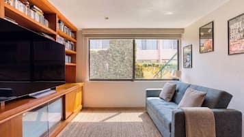 Comfort House, 3 Bedrooms, Patio, Garden View | Living area