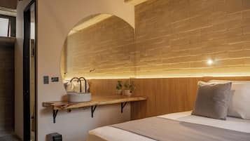 Superior Double or Twin Room, Non Smoking | Bathroom | Shower, hair dryer, towels, soap