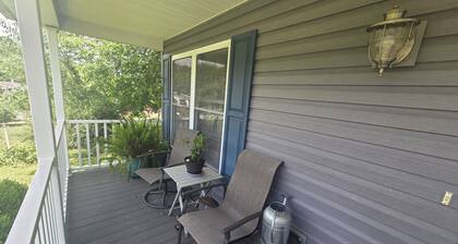 Cozy 2-bedroom home in SW Virginia near the New River & 20 minutes to Blacksburg