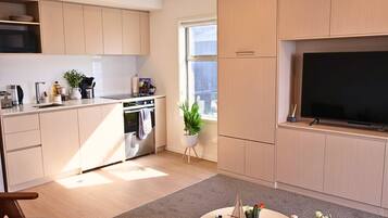 Fridge, microwave, oven, stovetop