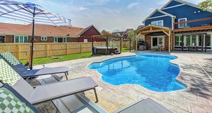 Grandstand Gathering House: Pool, Theater, Gym