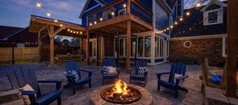 Grandstand Gathering House: Pool, Theater, Gym