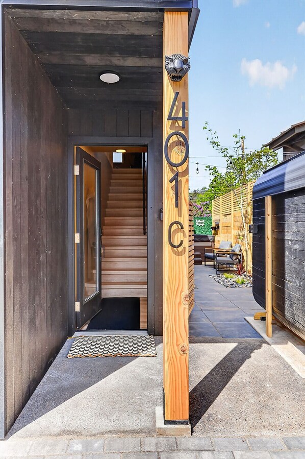 Exterior detail - Casa Jaguar- 2 Bdrm Apt + Hot Tub/Sauna (Cook)