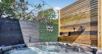 Casa Jaguar- 2 Bdrm Apt + Hot Tub/Sauna
