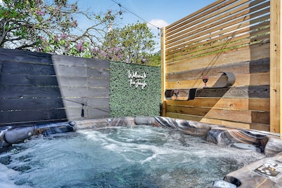 Casa Jaguar- 2 Bdrm Apt + Hot Tub/Sauna
