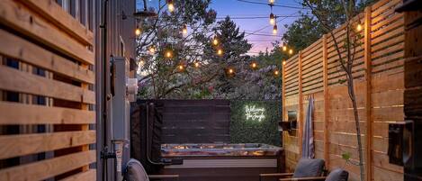 Outdoor spa tub
