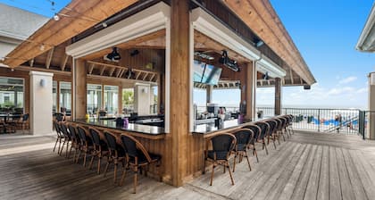 Top-Floor Ocean View Villa, Freshly Updated + Beach Club Access