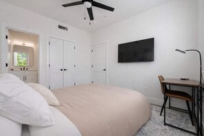 6 camere, una scrivania, ferro/asse da stiro, Wi-Fi