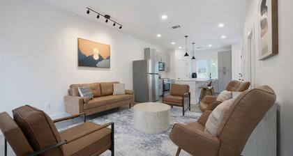 Bishop Arts 6BR townhouse, sleeps 12, close to DT
