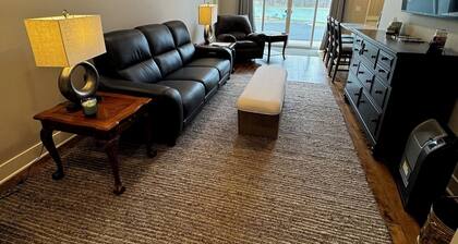 Luxury Derby Estate Retreat - 20 Acres - 35 Min to Churchill Downs