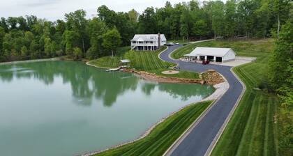 Luxury Derby Estate Retreat - 20 Acres - 35 Min to Churchill Downs