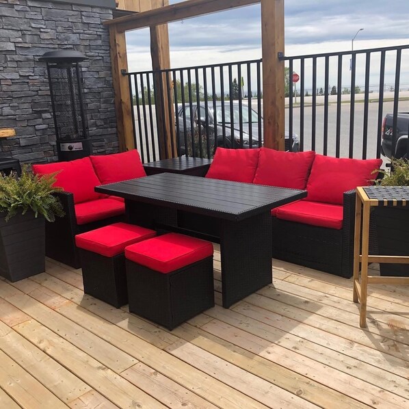 Outdoor dining - Drifters Motel and Restaurant (Terrace Bay)