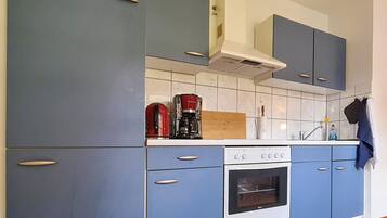 Coffee/tea maker, fridge, stovetop, cookware/dishes/utensils