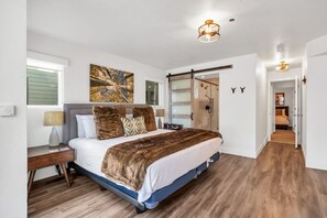 4 Schlafzimmer, Schreibtisch, Bügeleisen/Bügelbrett, Reisekinderbett