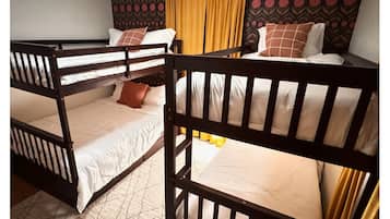 4 Schlafzimmer, Schreibtisch, Bügeleisen/Bügelbrett, kostenloses WLAN