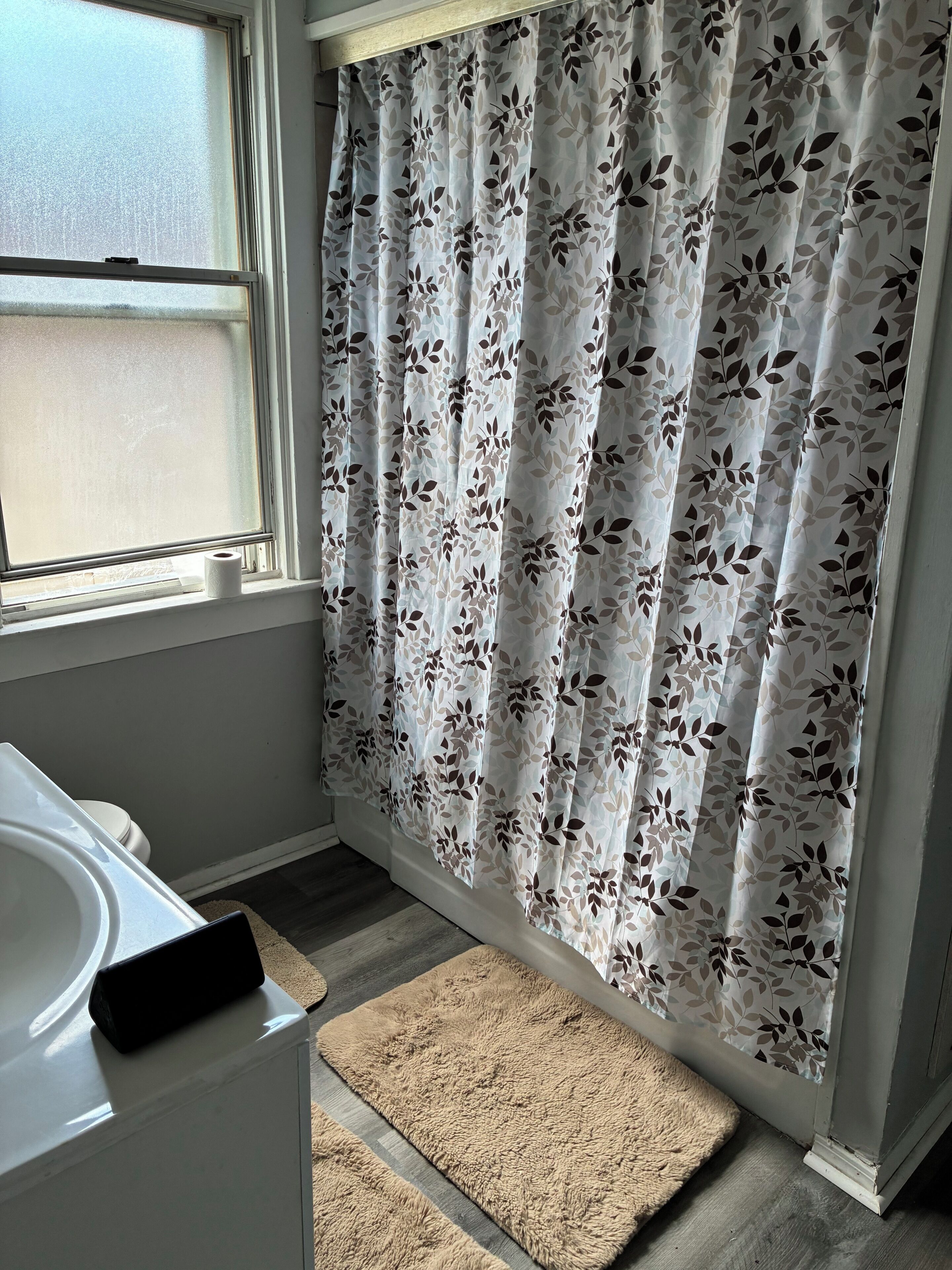 Haartrockner, Handtücher, Seife, Toilettenpapier