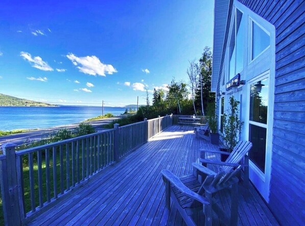 Terrace/patio - Charming Coastal Cottage overlooking Baddeck Bay (Baddeck)