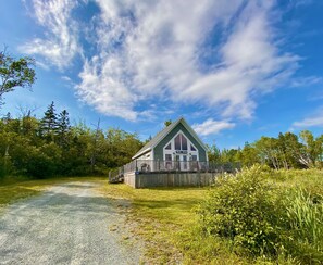 Exterior - Charming Coastal Cottage overlooking Baddeck Bay (Baddeck)