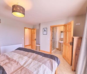 4 Schlafzimmer, Bügeleisen/Bügelbrett, WLAN, Bettwäsche