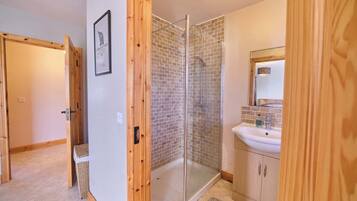 Shower, hair dryer, towels, shampoo