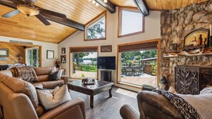 Living area - Premium Lakefront Villa with Pool, Dock, Golf Cart & Guided Boat Adventures. (Malakoff)