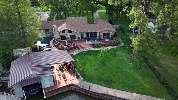 Exterior - Premium Lakefront Villa with Pool, Dock, Golf Cart & Guided Boat Adventures. (Malakoff)