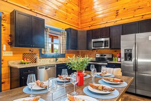 Microwave, oven, stovetop, dishwasher - Smokies Indoor Pool: Hot Tub + Sauna + MTN Views (Sevierville)