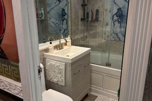 Bathroom - Luxury Condo for FIFA 2026 June 12th July 20th (Hackensack)