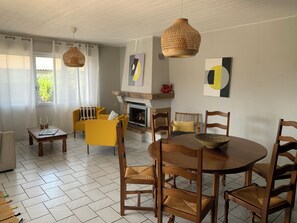 Dining - Vrbo Property (Lège-Cap-Ferret)