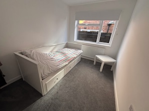 2 habitaciones, tabla de planchar con plancha y wifi gratis 