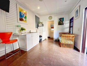Interior - The Gallery Studio, modern, close to airport & CBD for short or long term stays. (Whitfield)